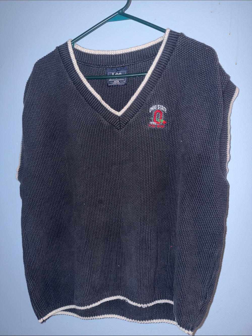 Ohio state Buckeye 1992 collectib V-Neck Knit Sweater Vest with University Crest